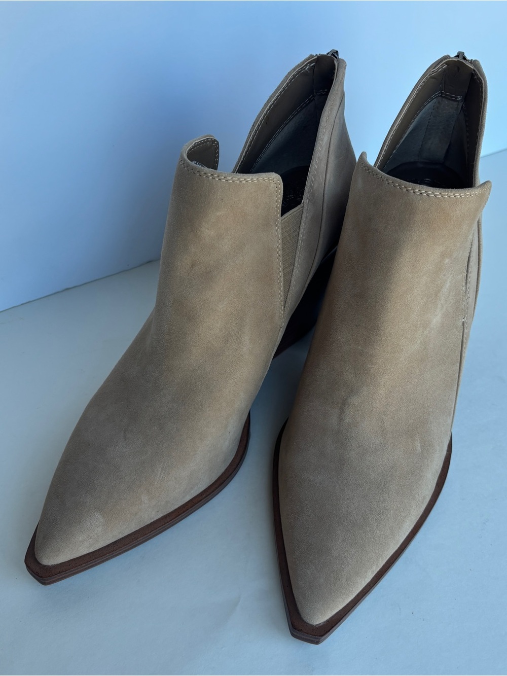 Vince Camuto Gradina Tortilla
suede ankle boots with a 3.5" heel